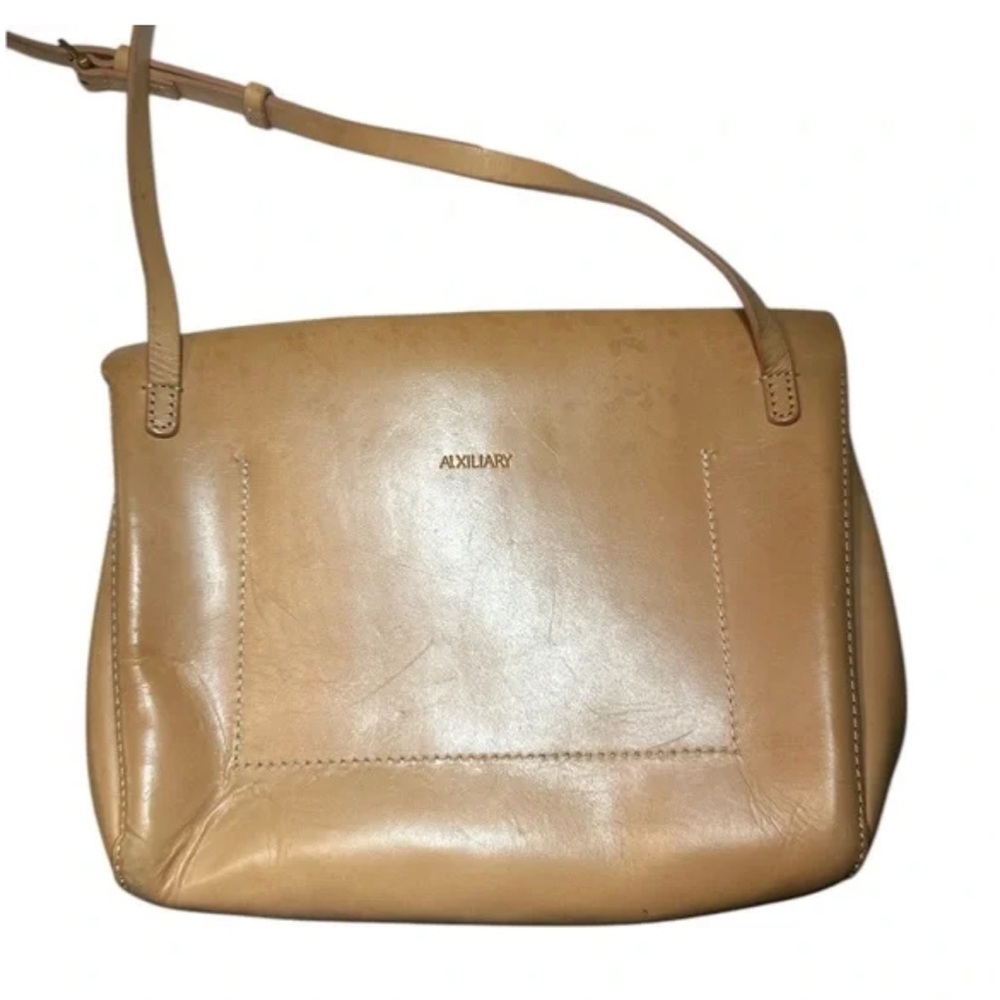 Auxiliary Tan Crossbody Bag with Elegant Flap Closure